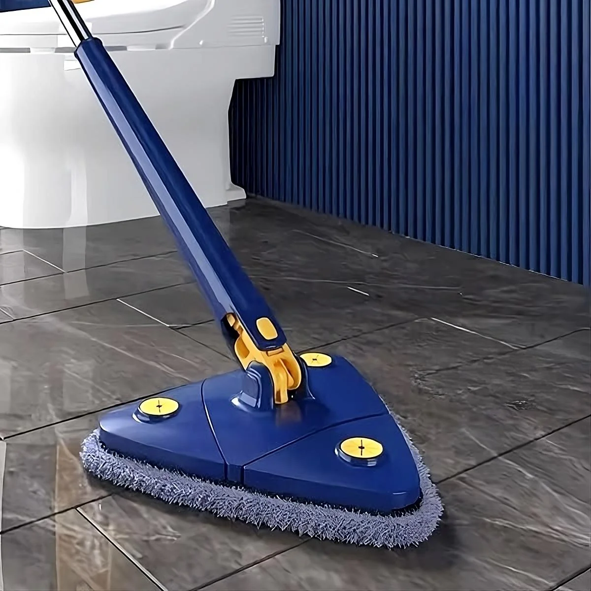 Serpillière télescopique avec réservoir intégré, permettant de nettoyer facilement les sols tout en contrôlant la distribution de liquide grâce à son réservoir pratique